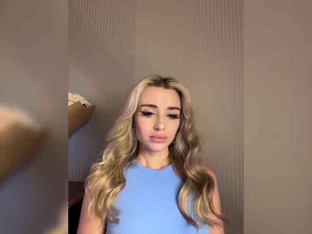 GoldenEmily webcam