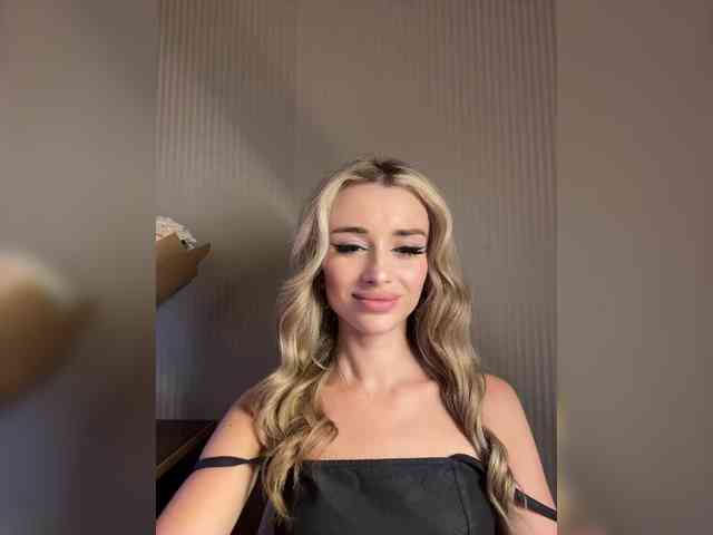 GoldenEmily webcam