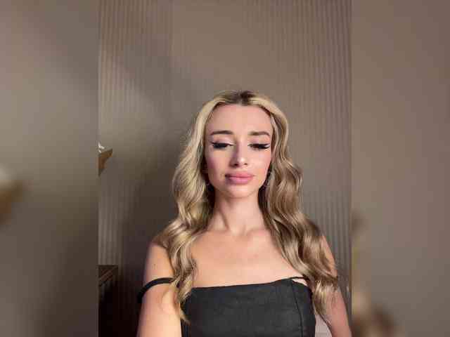 GoldenEmily webcam