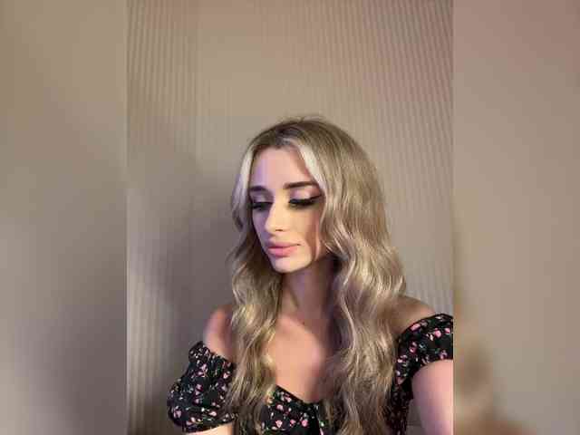 GoldenEmily webcam