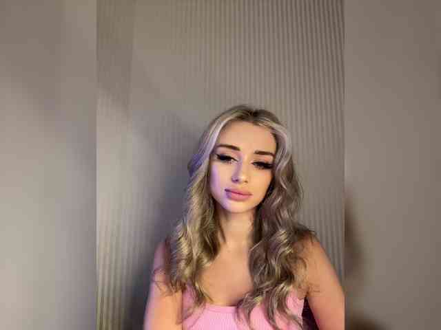 GoldenEmily webcam