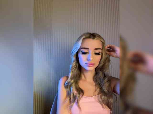 GoldenEmily webcam