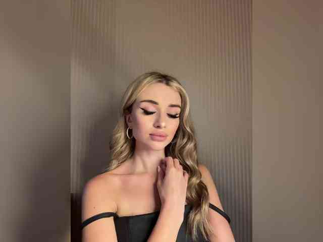 GoldenEmily webcam