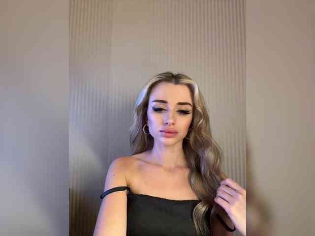 GoldenEmily webcam
