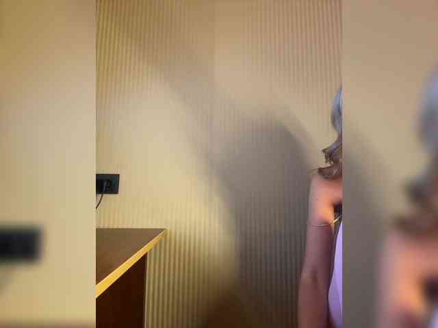 GoldenEmily webcam