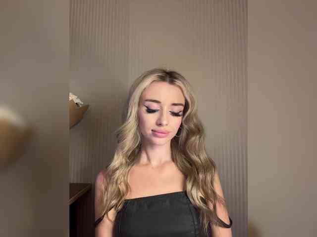 GoldenEmily webcam