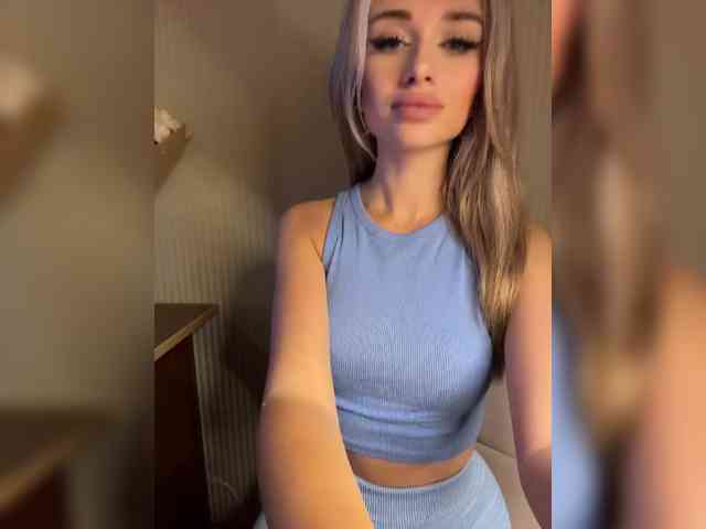GoldenEmily webcam