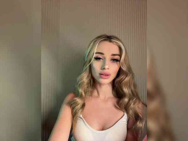 GoldenEmily webcam