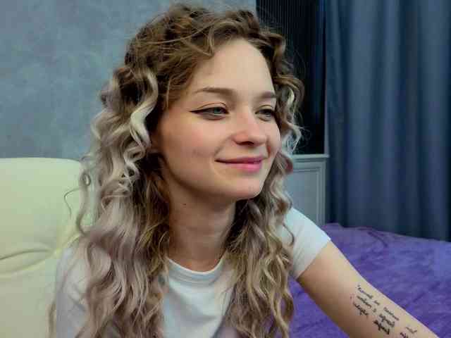 naked livechat Vialeta-baby