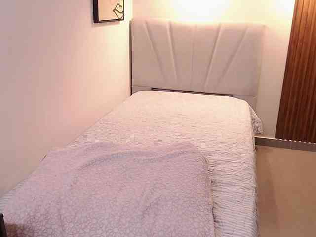 Victoria-Collins Victoria-Collins