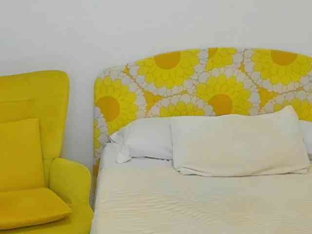 BritishPenelope webcam