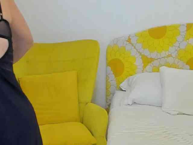 BritishPenelope webcam