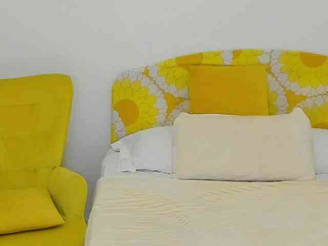 BritishPenelope webcam