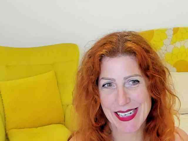 BritishPenelope webcam