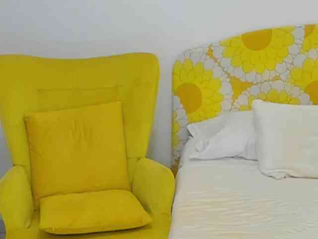 BritishPenelope webcam