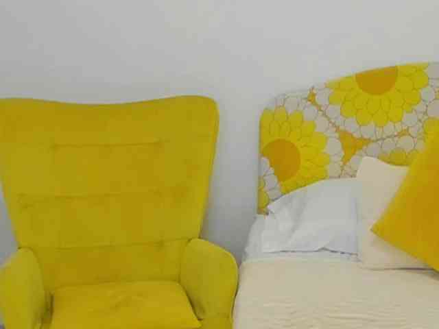 BritishPenelope webcam