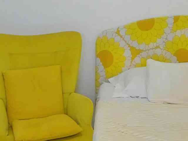 BritishPenelope webcam