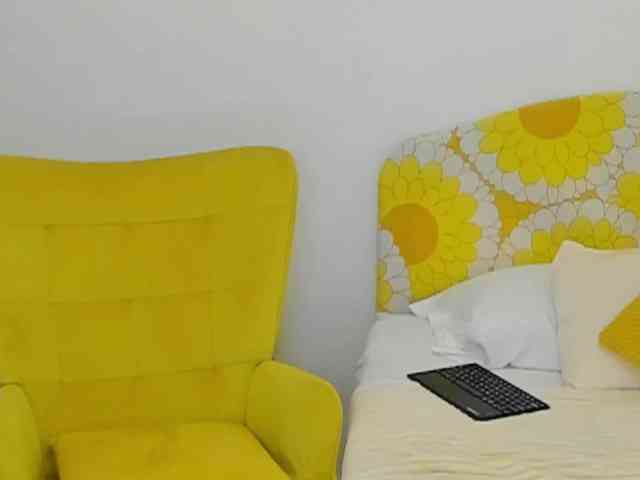 BritishPenelope webcam