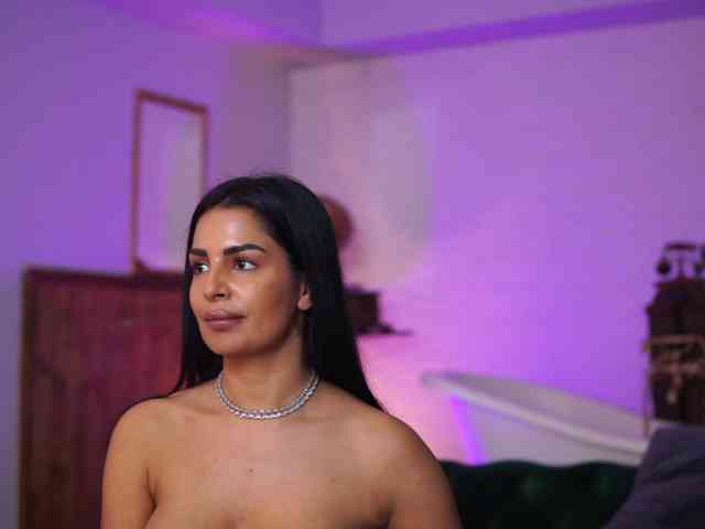 LiloMahe Live Webcam on BongaCams