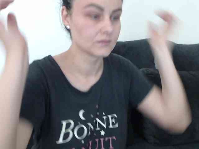 Prettywomen webcam