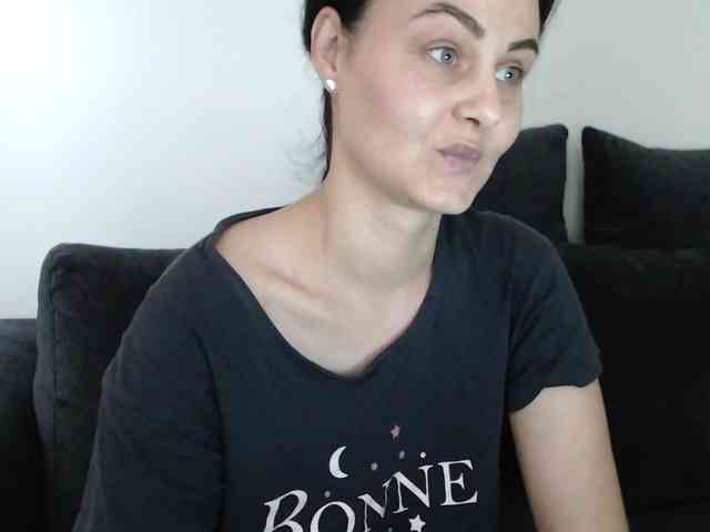 Prettywomen webcam