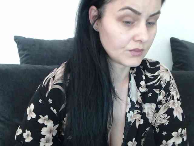 Prettywomen webcam