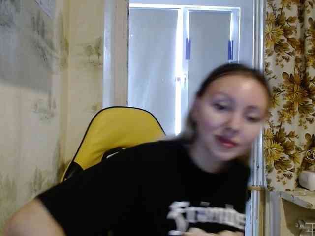 AliceSmiles Live Webcam on BongaCams