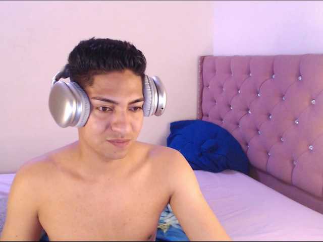 SammiAndSoffi's BongaCams show and profile