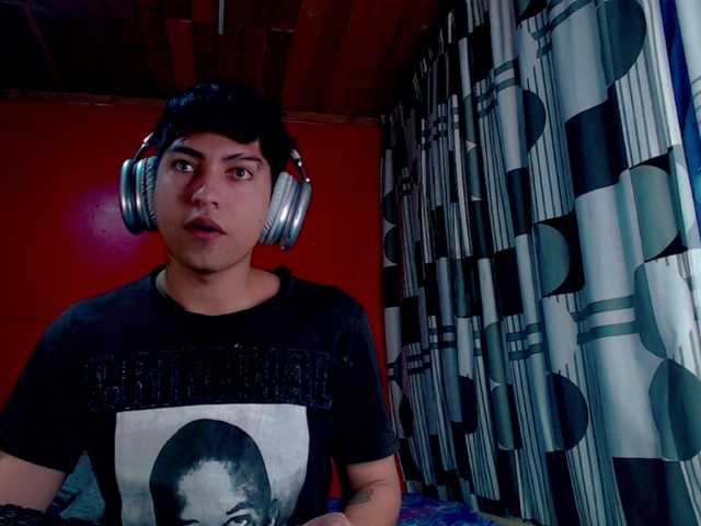 SammiAndSoffi's BongaCams show and profile