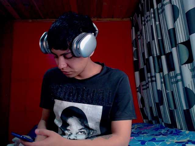 SammiAndSoffi's BongaCams show and profile