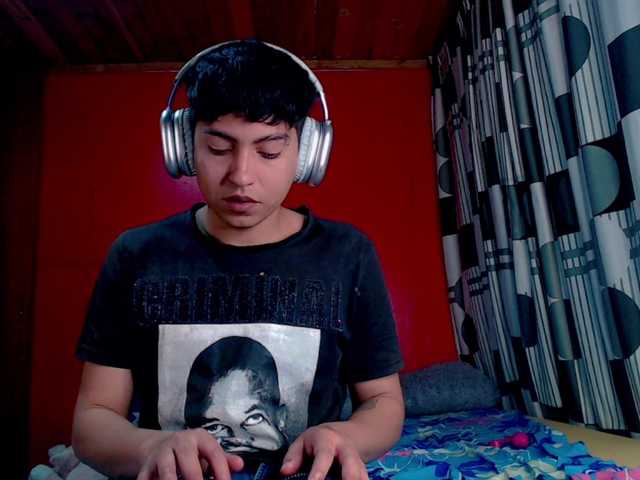 SammiAndSoffi's BongaCams show and profile