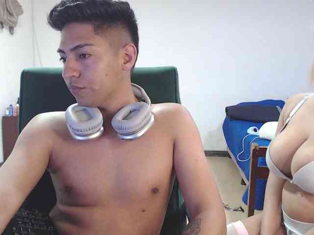 SammiAndSoffi webcam