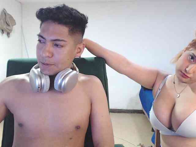 SammiAndSoffi webcam