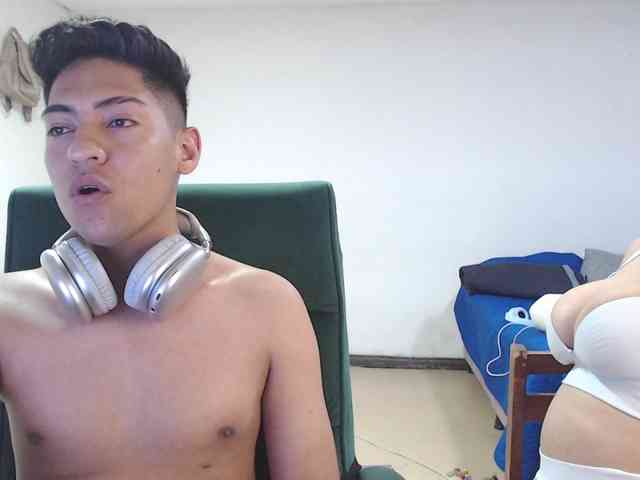 SammiAndSoffi webcam