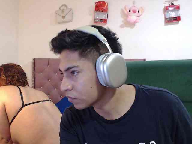 SammiAndSoffi webcam