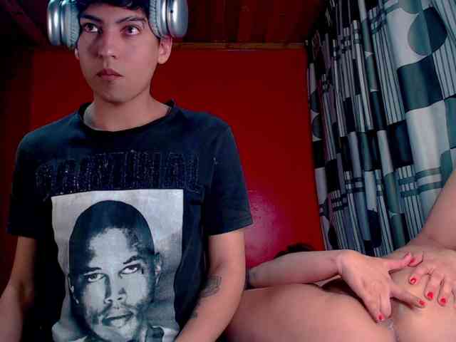 SammiAndSoffi webcam