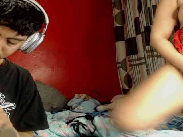 SammiAndSoffi webcam