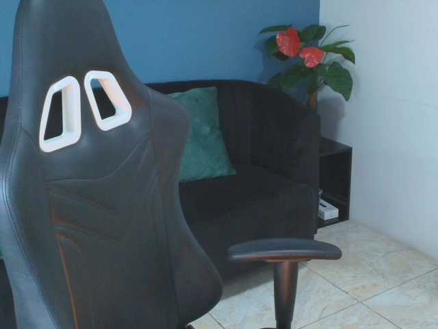 Zamira-Taylor — Welcome guys, today I want to get my pussy wet with your vibrations... do you get it wet?  @total @sofar @remain @fuckmachine