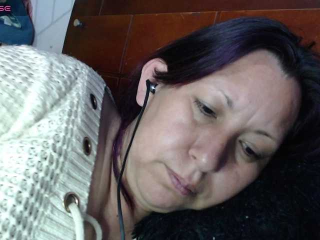 evatoms's BongaCams show and profile