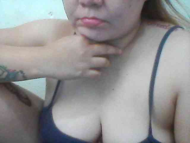 Hotboobies19 webcam