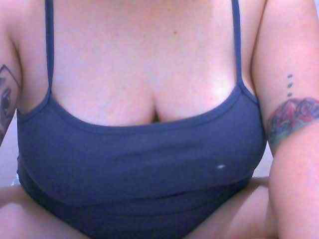 Hotboobies19 webcam