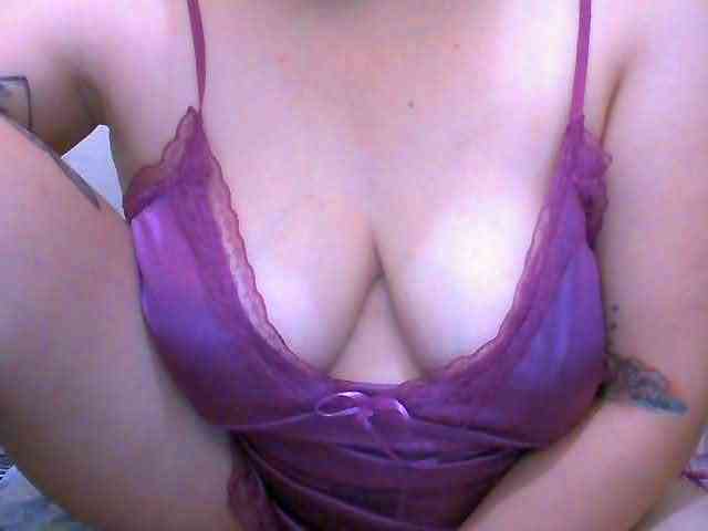 Hotboobies19 webcam
