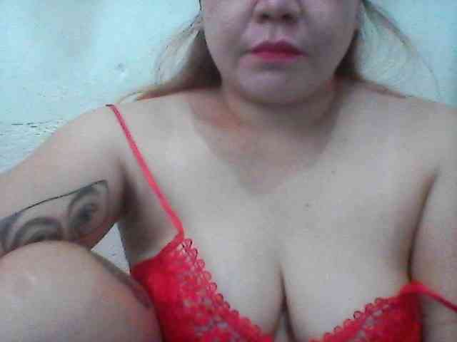 Hotboobies19 webcam
