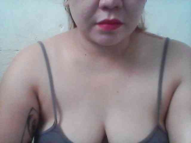 Hotboobies19 webcam