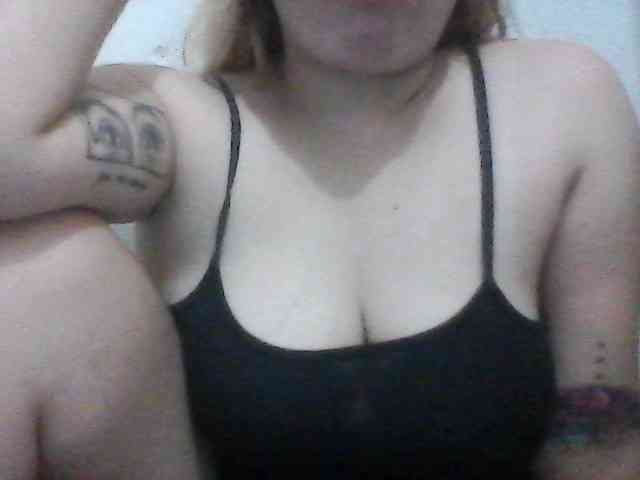 Hotboobies19 webcam