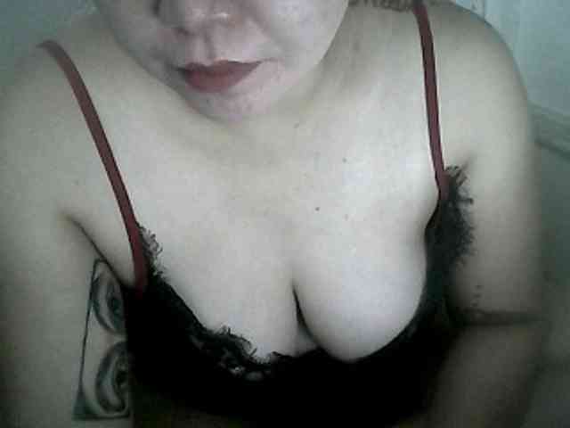 Hotboobies19 webcam