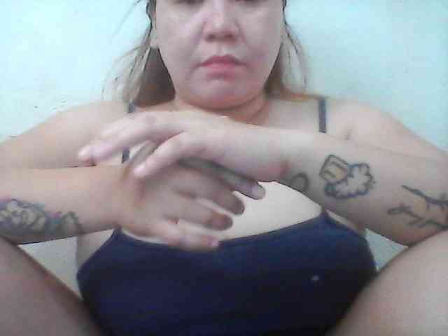 Hotboobies19 webcam