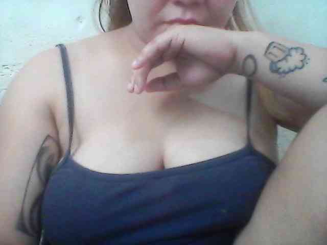 Hotboobies19 webcam