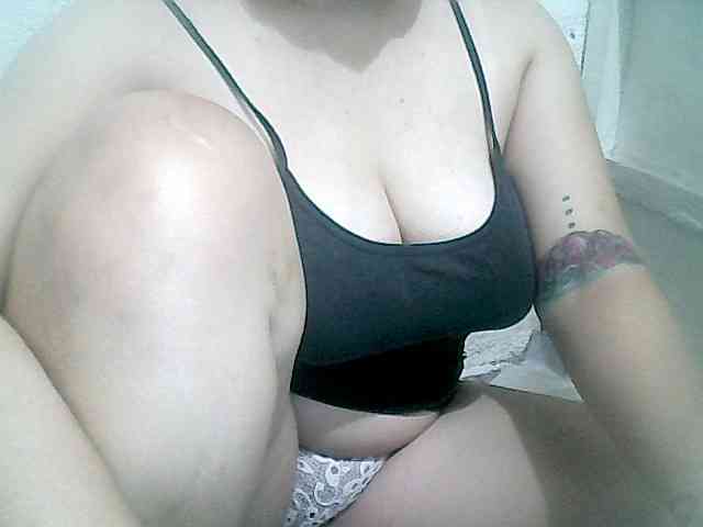Hotboobies19 webcam