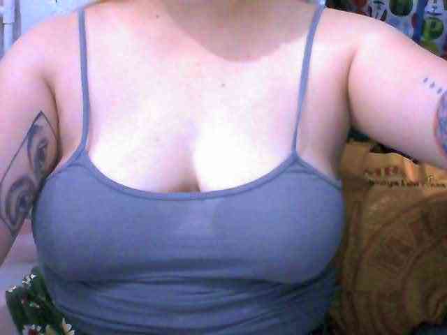 Hotboobies19 webcam